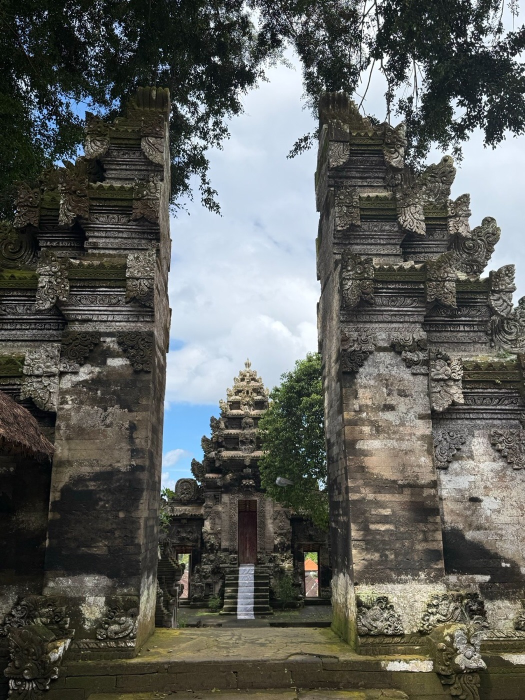 Pura Kehen, Bangli. Inner gate and meru tower